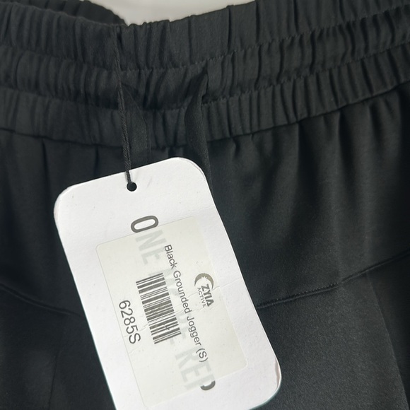 Zyia Active Black Grounded Jogger Pants NWT - Picture 8 of 8